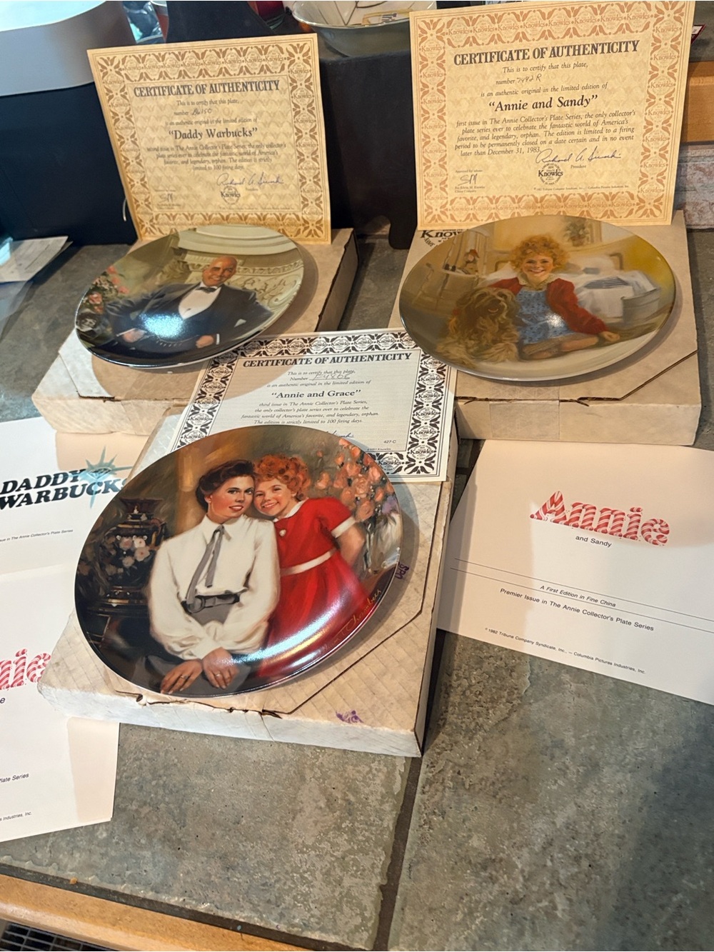 Vintage 1983 little orphan, Annie set of three collectors plates